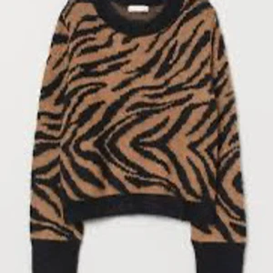Zebra tröja - Intressekoll! Funderar på att sälja min stickade zebra tröja. Jättebra skick på den då den knappt är använd. Jättefin och passar till mycket. Skriv privat om fler bilder.
