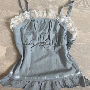 Söt blå top - Aldrig använd och i mycket bra skick