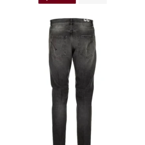 SÖKER LJUS SVARTA DONDUP JEANS  - Hej jag söker ljussvarta dondup jeans. Har inte ett exkat pris men skriv till mig så kommer vi på något bra.