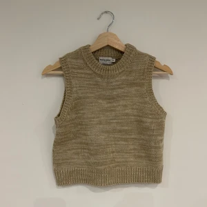 Stickad väst - Aldrig använd💕