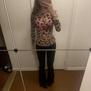 Leopard tröja - En ny tröja från NA KD som saknar prislapp, aldrig använt den, Storlek S💕sitter åt i midjan 