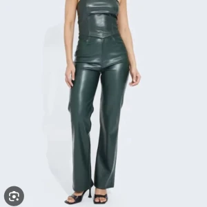 Skinnbyxor  - Hela skinnbyxor från bikbok, knappt använd