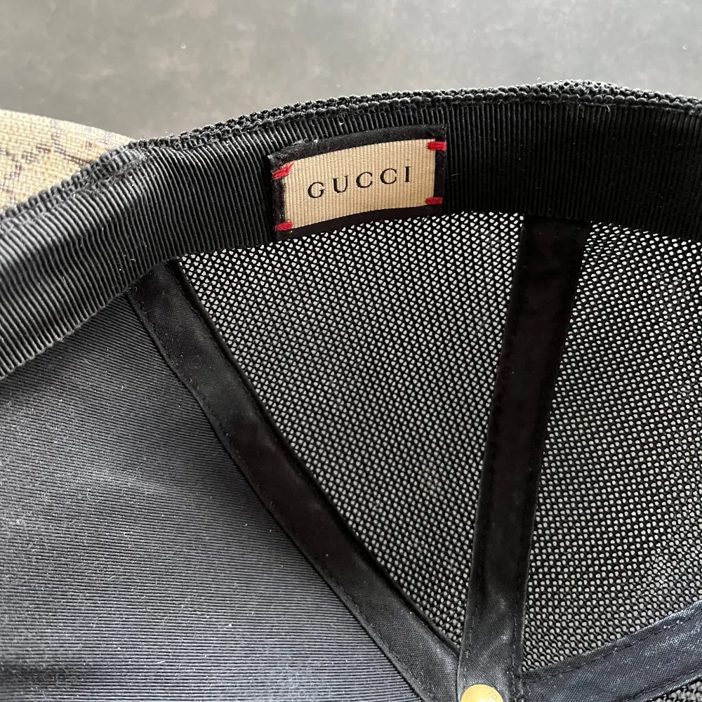 Säljer min Gucci keps Tiger storlek M i bra skick, Äkta såklart. Pris 1800. Finns i Göteborg.. Accessoarer.