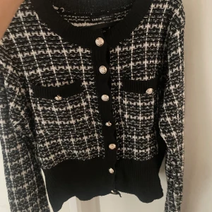 Stickad tröja  - St xs