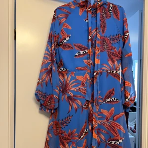 Chiffong långklänning - Helt oanvänd klänning som har otroligt bra kvalité och är perfekt för sommaren