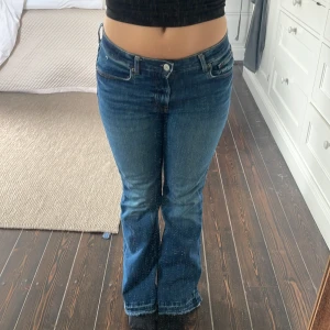 Bootcut jeans - Köpte för 4 månader sen och har använt 1 gång