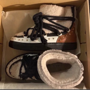 Inuikii skor - Super fina Inuikii skor i storlek 37, väldigt sparsamt använda❤️
