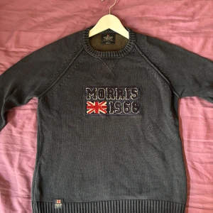 Morris Crewneck - Riktigt snygg och fräsch Morris Crewneck. Storlek M men passar bättre på S