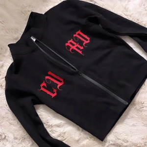 Cvrd tröja  - Säljer denna jätte fina tröja från cvrd säljer pågrund av att den ej andvänds  Nypris:- 599 Mitt pris:-300