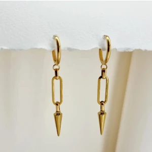 Handgjorda örhängen - Handgjorda örhängen●Följ :@ekjewelryofficial🤲 ● 💎Material- 100% rostfritt stål ●Örhängeskrokar -rostfritt stål. Nickel fri. Längd -6cm. Vattentåliga, ändrar inte färgen! 