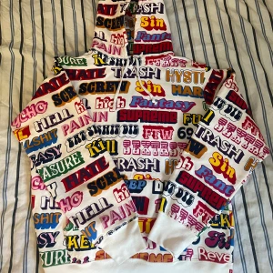 Supreme Hysteric Glamor AW17 hoodie - Tja, jag säljer en nästan ny supreme hoodie. Den är nästan ny och en galet cool statement piece. Skriv vid minsta fråga ✌️
