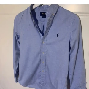 Ralph lauren - FYNDA FÖR 199 KR! säljer pga köpt i fel storlek! Nyskick, pris kan diskuteras vid snabb affär 
