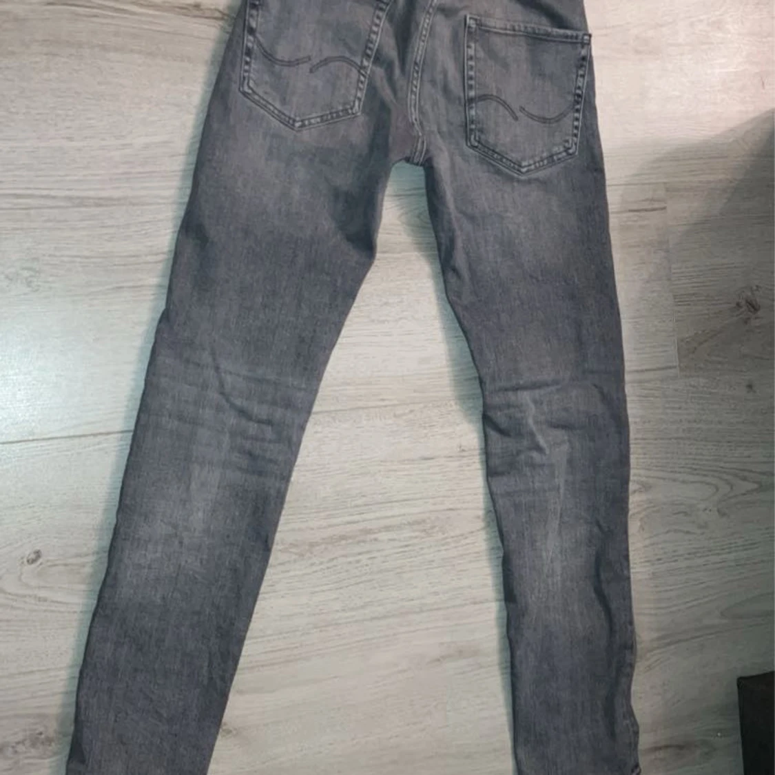 Jack & Jones jeans gråa - 90