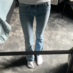 Lowwasit jeans  - Säljer dessa då de inte passa💕skriv vid fler frågor 