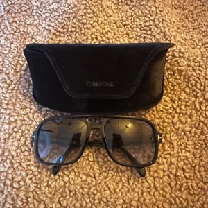 Tom Ford Solglasögon - Skit snygga solglasögon från Tom Ford
