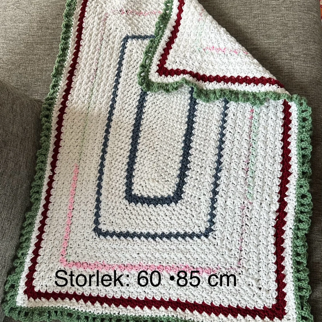 Virkad babyfötter till pojke eller flicka. Mjuk och skön till babyn.