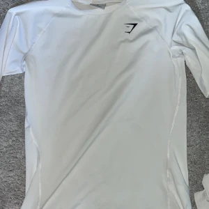 Gymshark tröja - En långärmad vit Gymshark tröja. Storlek M, jättefint skick.