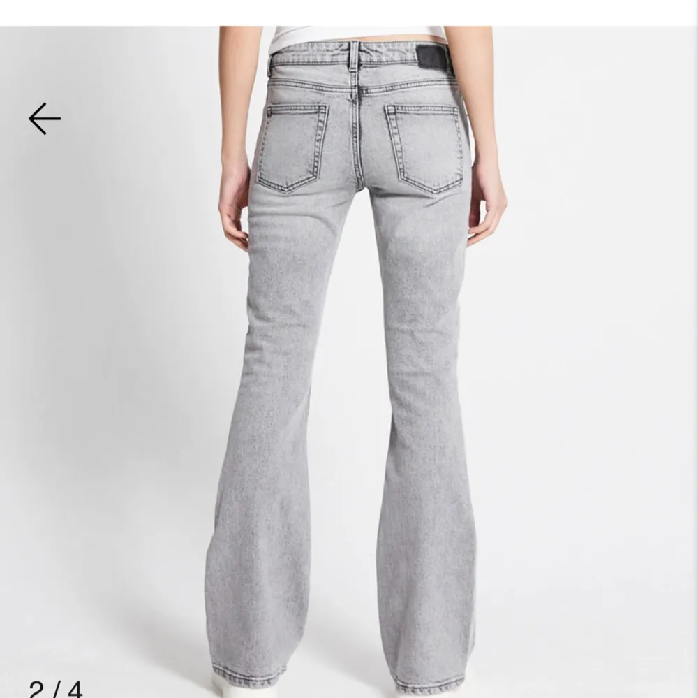 Gråa Low waist jeans från lager157, NYSKICK! Använda två gånger, finns inget tecken på användning. . Jeans & Byxor.