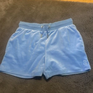 Juicy couture shorts - Använda några gånger jätte bra skick jätte fina
