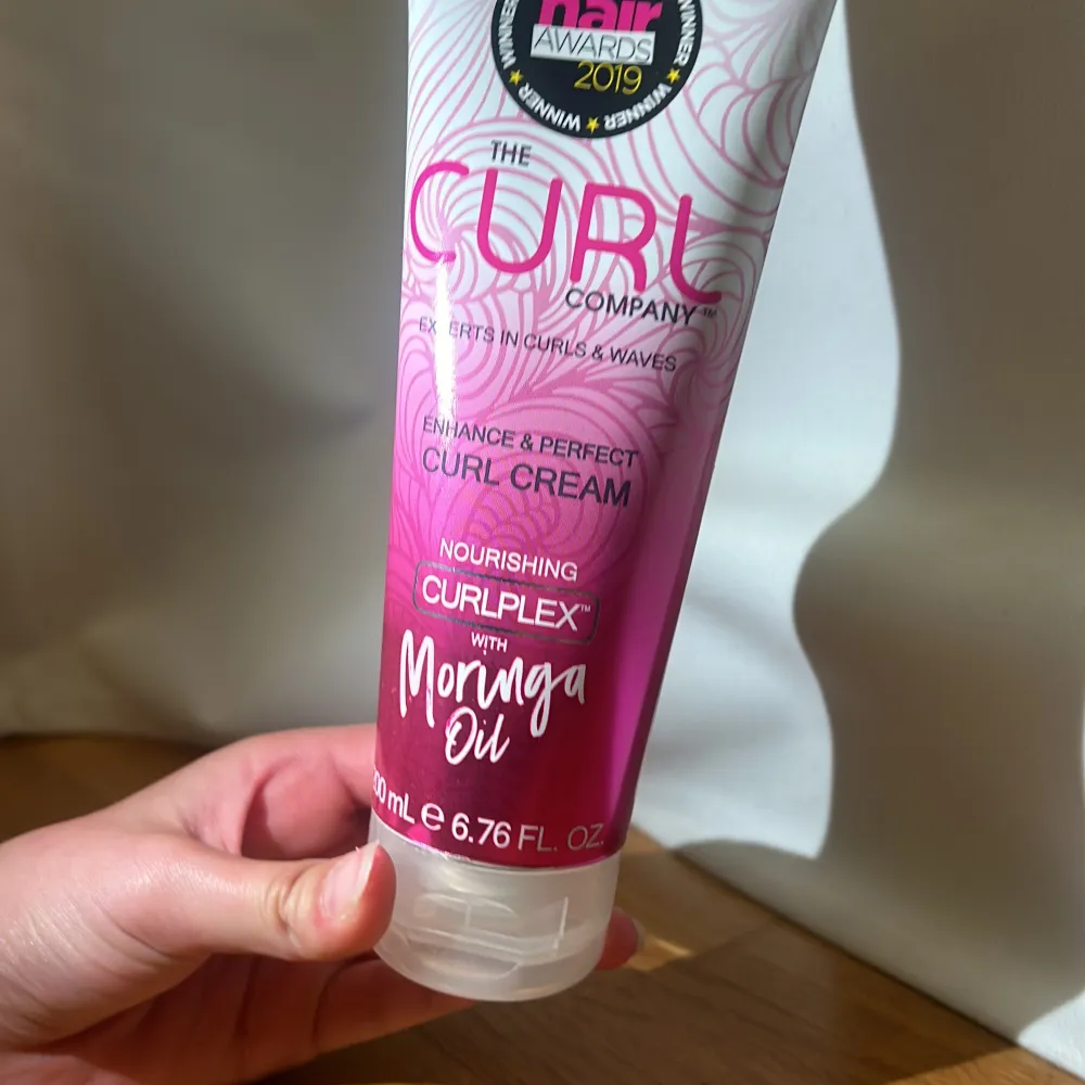  Använd en gång funkar jättebra curl cream 💕💕. Skönhet.