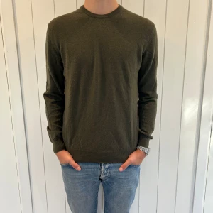 Merinoull tröja - Riktigt snygg tröja ifrån Filippo De Laurentiis. Modellen är 185. Inga defekter eller liknande. Bara att skriva vid frågor eller funderingar 