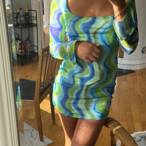 Klänning - Fin klänning som blivit lite för liten. Storlek xs från nakd