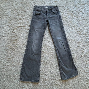 Jeans - Jättefina gråa jeans från Gina tricot young🩷 pris kan diskuteras💖