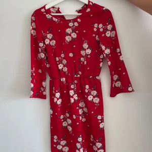 Floral dress - Blommig klänning från HM Storlek S