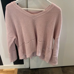 Odd molly tröja  - Säljer en fin ljusrosa odd Molly tröja. Storlek 1, är som S-M ungefär. 