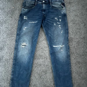 Replay byxor - Ett par riktigt feta replay byxor som bara legat i garderoben senaste två månaderna, pris kan diskuteras vid direkt köp