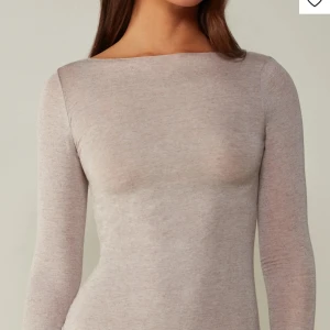 Beige intimissmi  - Köpt här på plick, helt som ny, inga defekter