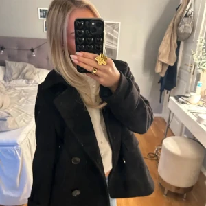 Svart kappa.  - Så fin svart kappa nu till hösten☺️