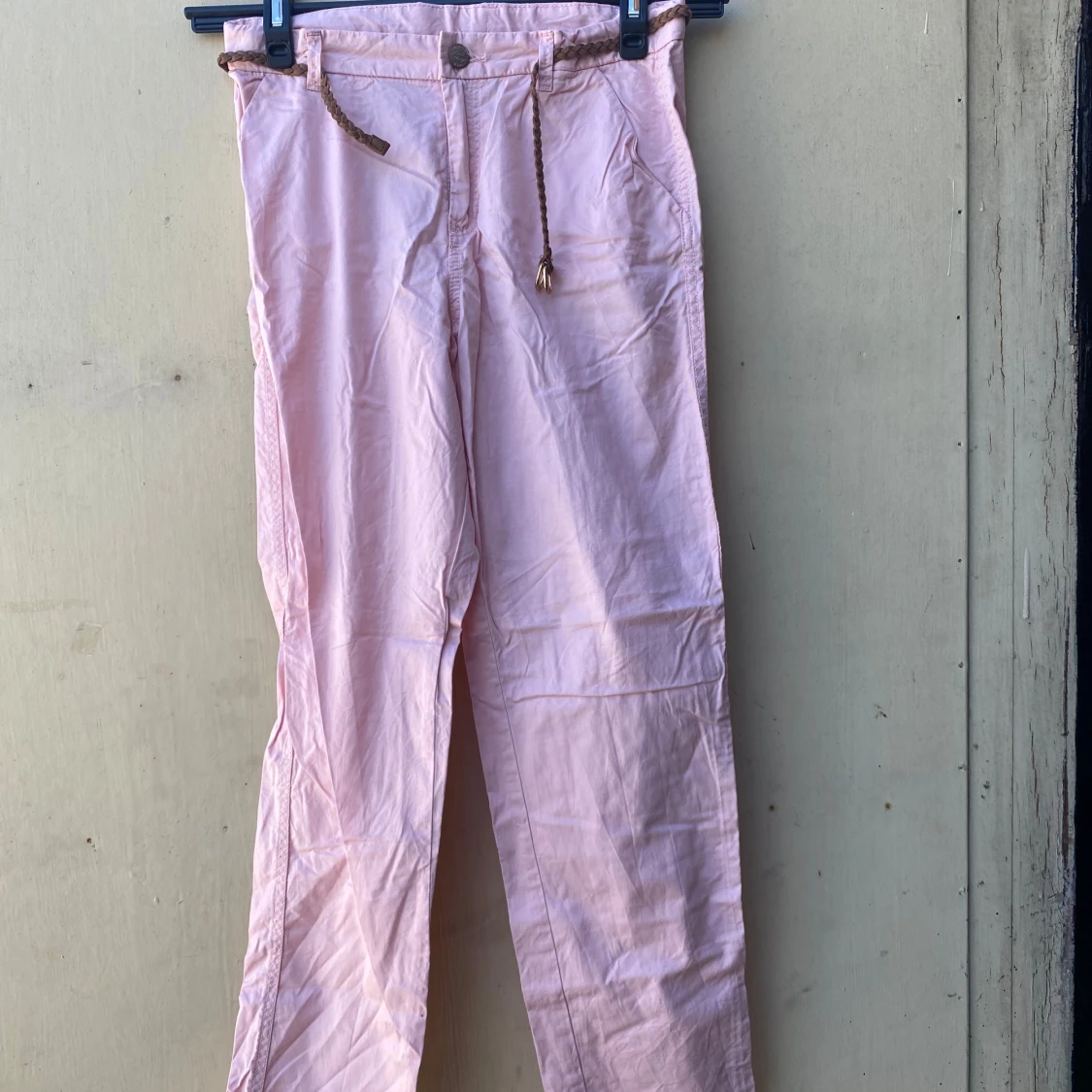 Rosa byxor med snörning