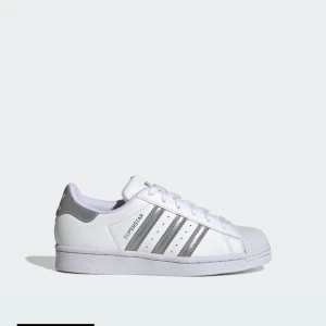 Adidas superstar - Sneakers i storlek 37 1/3, använda ett fåtal gånger.