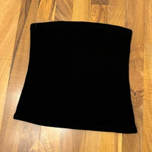 Topp  - Ärmlös topp jätte fin under en kavaj t.ex.