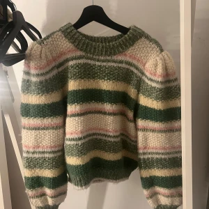 Vero Moda stickad tröja - Jättefin stickad tröja som inte säljs mer, jätteskön och tjockt material