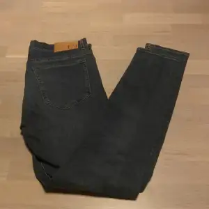 Tjenare säljer ett par riktigt feta tiger of sweden jeans! Storlek W34 L34 Slim Fit skick 10/10