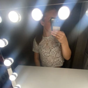 Spets tröja - Som ny aldrig använd💕