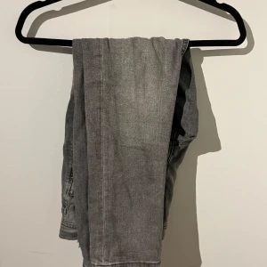 Jack and Jones slim jeans - Säljer dessa asfeta Jack and Jones jeansen i storlek 29/32 och de är 9/10 i skick. De är modell slim. 