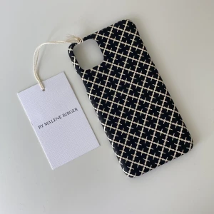 by malene birger mobilskal - ny skick, aldrig använts. säljer pga passar inte min mobil, iphone 11 pro max. dom har slutats att tillverka så dom är jättesvåra att få tag på !! 