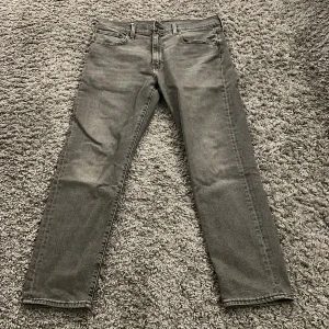 Levis 502 - Säljer mina Levis 502 då jag inte använder dem. Endast använda 3 gånger. 