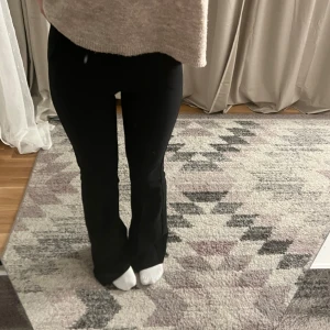 Kostymbyxor  - Säljer dessa kostymbyxor ifrån Gina i storlek Xs 💕 använt några gånger 