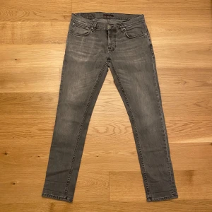 Nudie - Sjukt snygga Nudie med stilren design😍 Nypris 1700:- 💵 Skick 10/10✅ Hör av dig vid minsta fråga eller fundering//Legitresell