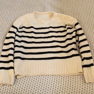 Stickad kofta  - Stickad kofta randig 