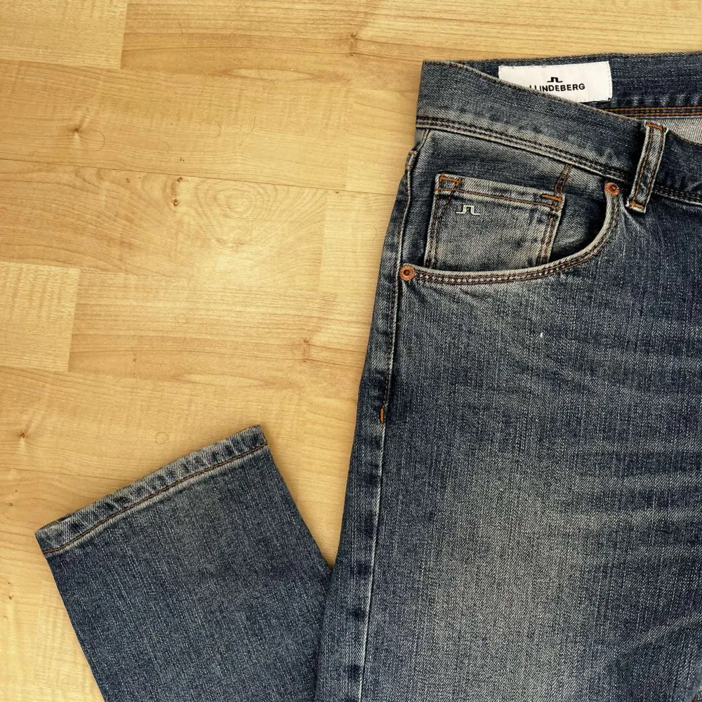 Jeans, endast använda ett fåtal gånger. Säljer då de blivit för små för mig. Storlek 32/30 slim fit! Är det några frågor är de bara att höra av sig!😁. Jeans & Byxor.