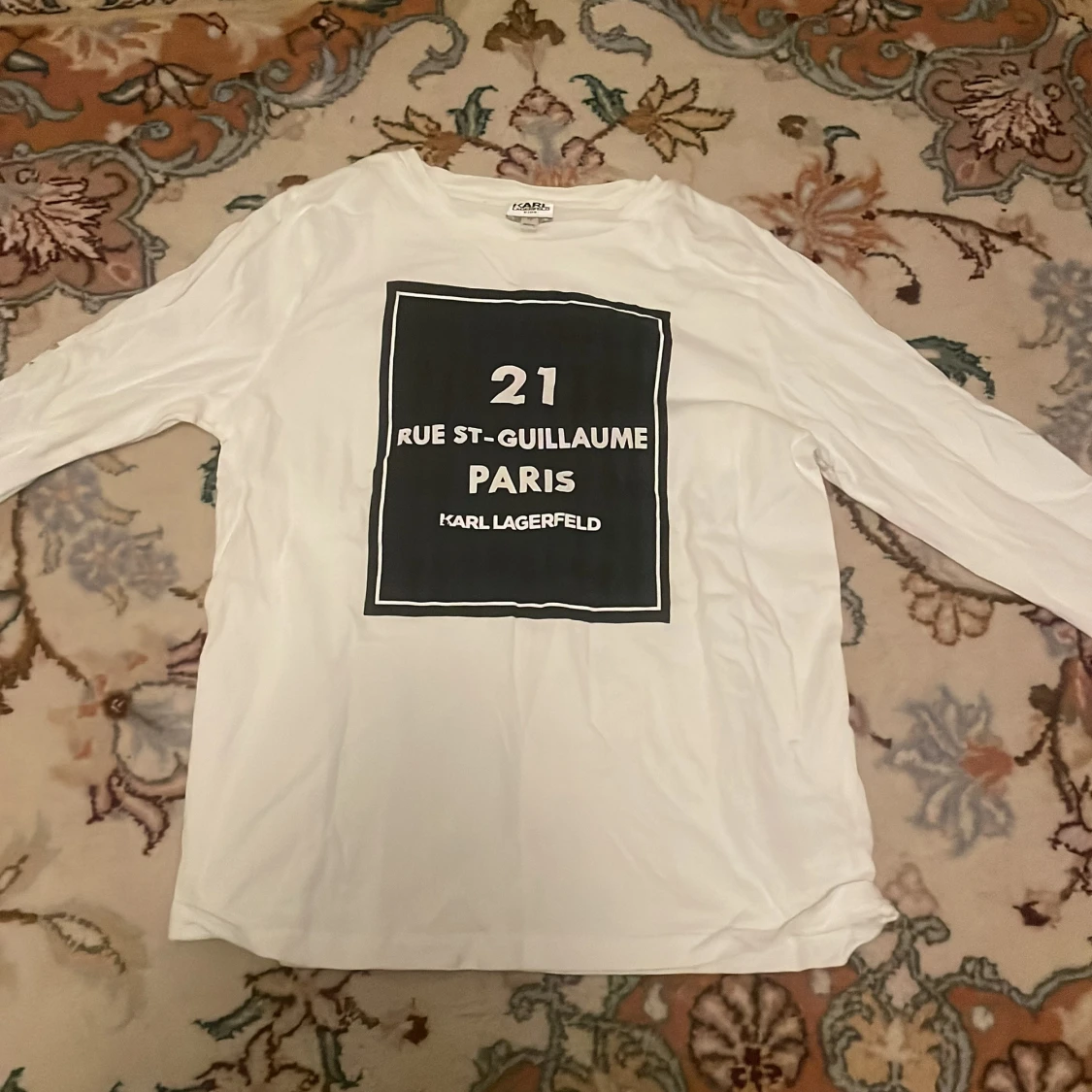 Vit långärmad tröja från Karl Lagerfeld