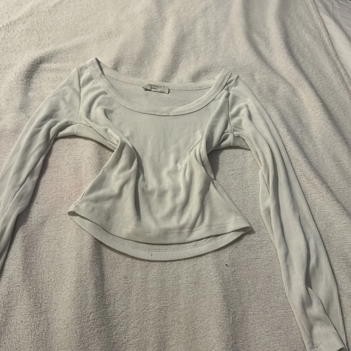 Vit ribbad topp från Chiquelle