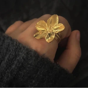 Guldfärgad blomring - Justerbar blomring i rostfritt stål