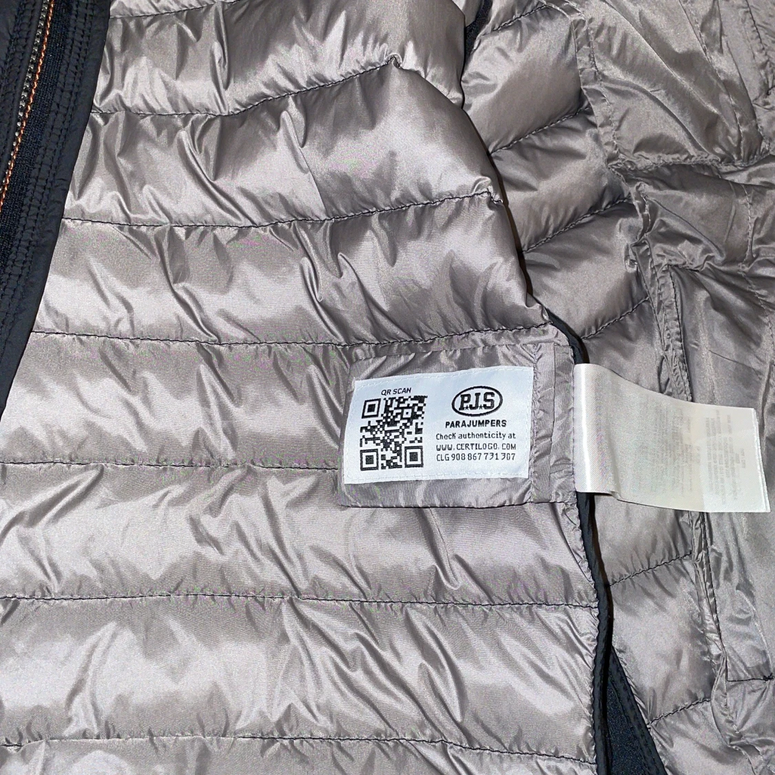 Svart dunväst från Parajumpers - 1