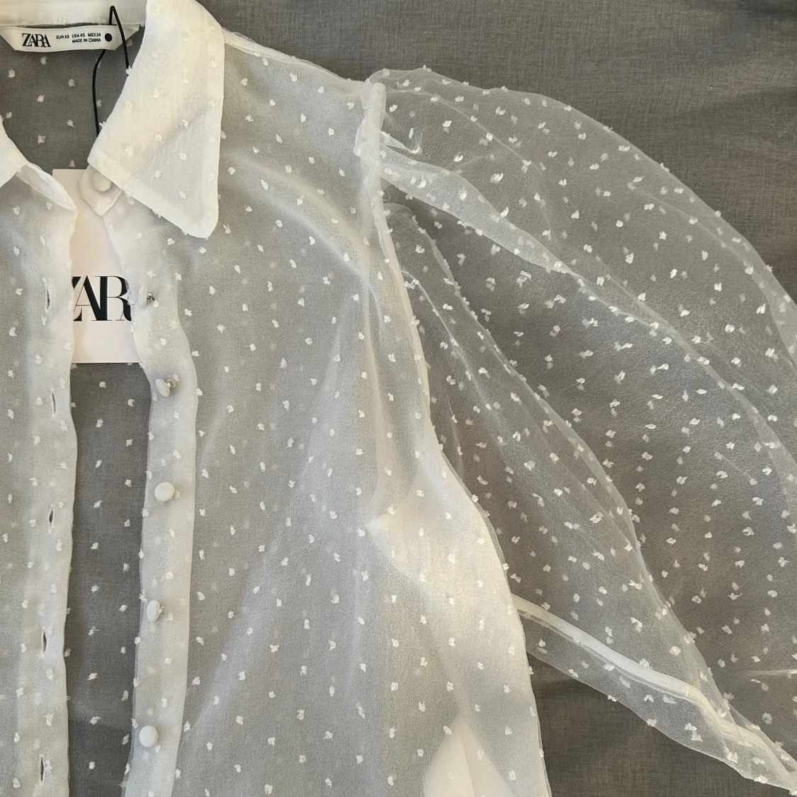 Vit genomskinlig blus, helt ny - 1